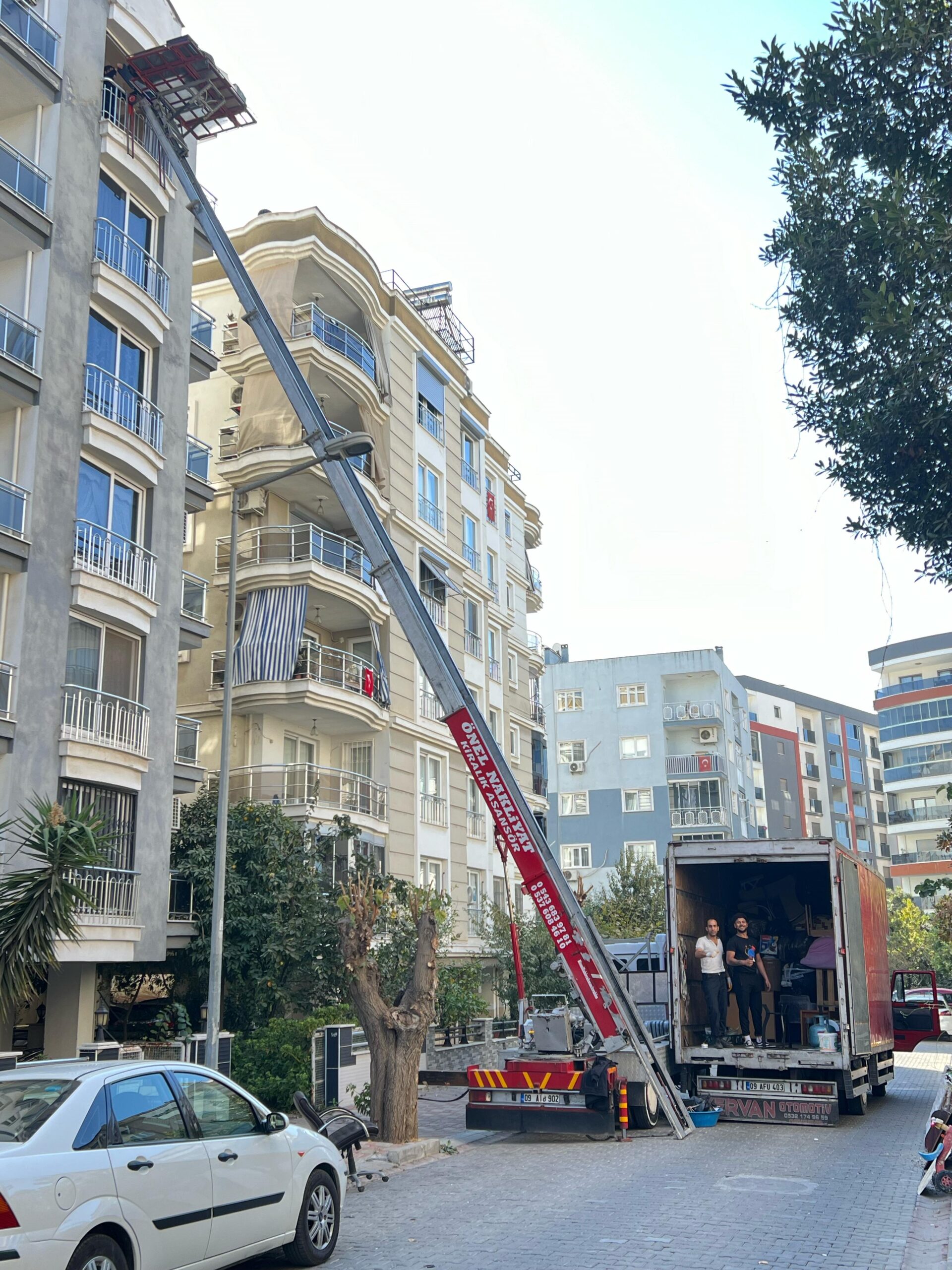 Kiralık Asansör ile Hızlı ve Güvenli Yük Taşıma